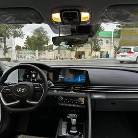 Hyundai Elantra 2024