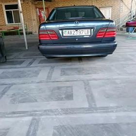 Mercedes-Benz E320 2001