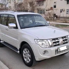 Mitsubishi Pajero 2013