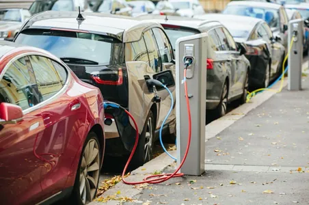 Dünýäde elektromobil satuwy birinji ýarymýyllykda 28% ýokarlandy