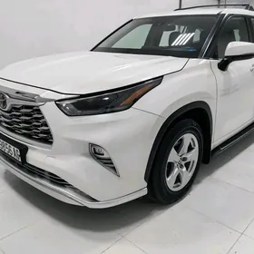 Toyota Highlander 2021