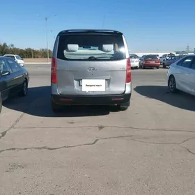 Hyundai H-1 2011