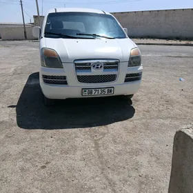 Hyundai H-1 2004