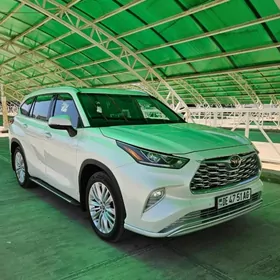 Toyota Highlander 2021