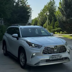 Toyota Highlander 2021