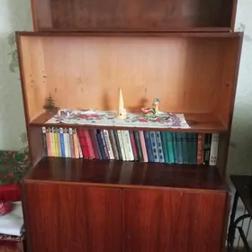 Книжный шкаф и полка