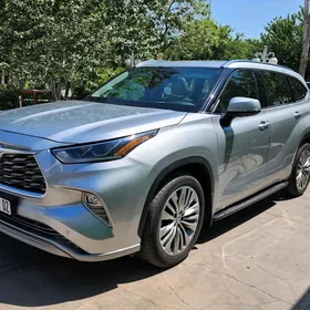 Toyota Highlander 2021