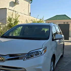 Toyota Sienna 2020
