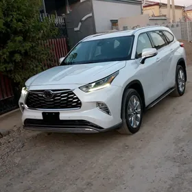 Toyota Highlander 2021