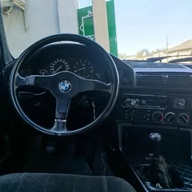 BMW 525 1990