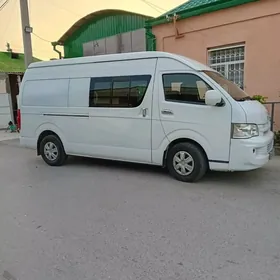 Toyota Hiace 2012