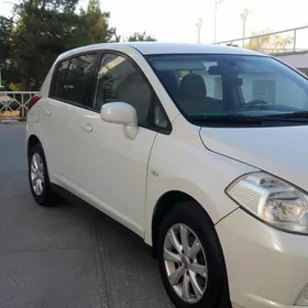 Nissan Tiida 2008