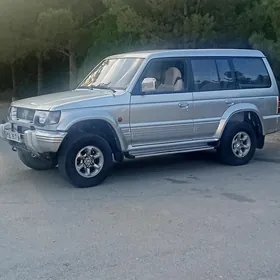 Mitsubishi Pajero 1995