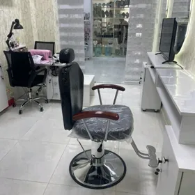 salona isci manikur