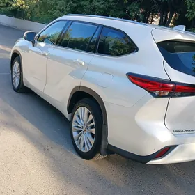 Toyota Highlander 2021