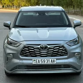 Toyota Highlander 2021