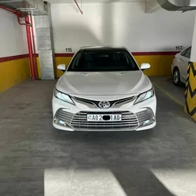 Toyota Camry 2021