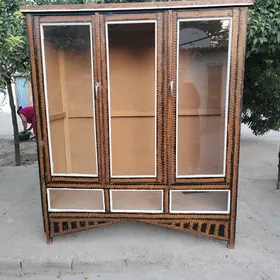 Антикварный шкаф