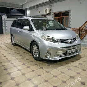 Toyota Sienna 2019