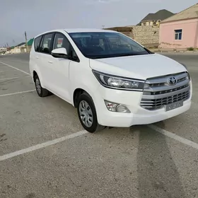 Toyota Innova 2020