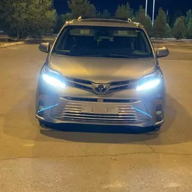 Toyota Sienna 2020