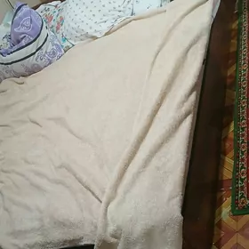 кровать