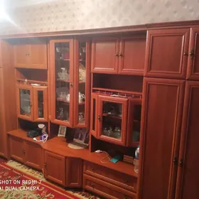 стенка ,письменный стол ,диван