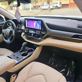 Toyota Highlander 2023