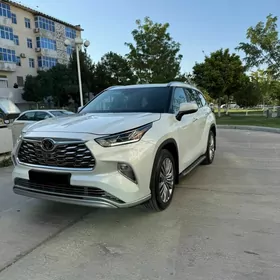 Toyota Highlander 2022