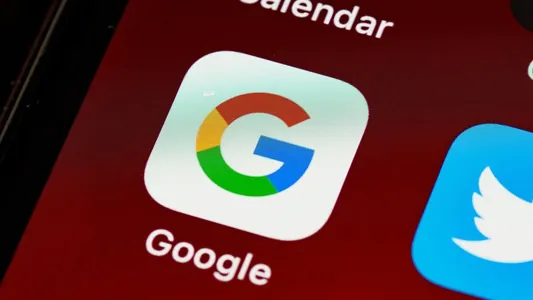 Android bilen ChromeOS smartfonlar, planşetler we noutbuklar üçin bir OS-a birleşdiriler