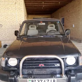 Mitsubishi Pajero 1991
