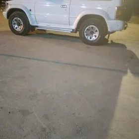 Mitsubishi Pajero 1993