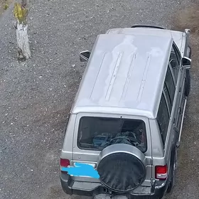 Mitsubishi Montero 2001