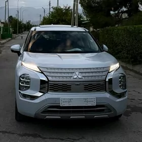 Mitsubishi Outlander 2021