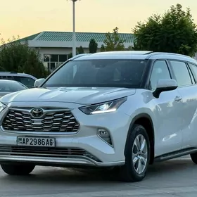 Toyota Highlander 2021