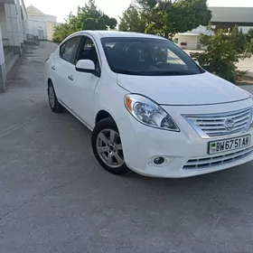 Nissan Versa 2012