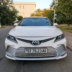 Toyota Camry 2021