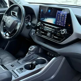 Toyota Highlander 2020