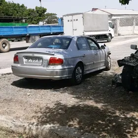 Hyundai Sonata 2001
