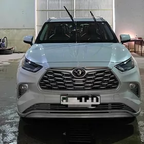 Toyota Highlander 2021