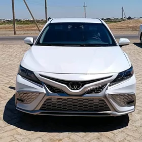 Toyota Camry 2021