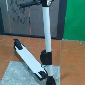 Tokly samokat skutr ussa sigwe