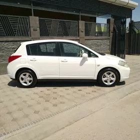 Nissan Tiida 2006