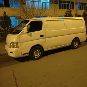 Nissan Urvan 2001