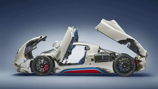 Müşderiniň islegi bilen 2 mln dollarlyk Pagani giperkary “haraplanan” görnüşde reňklediler