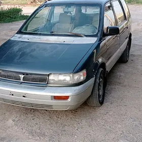 Mitsubishi Chariot 1997