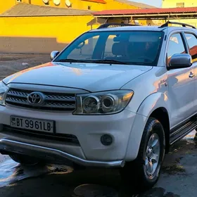 Toyota Fortuner 2010