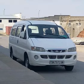 Hyundai H-1 2001