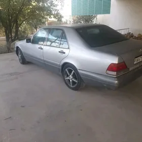 Mercedes-Benz S-Class 1993