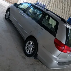 Toyota Sienna 2004